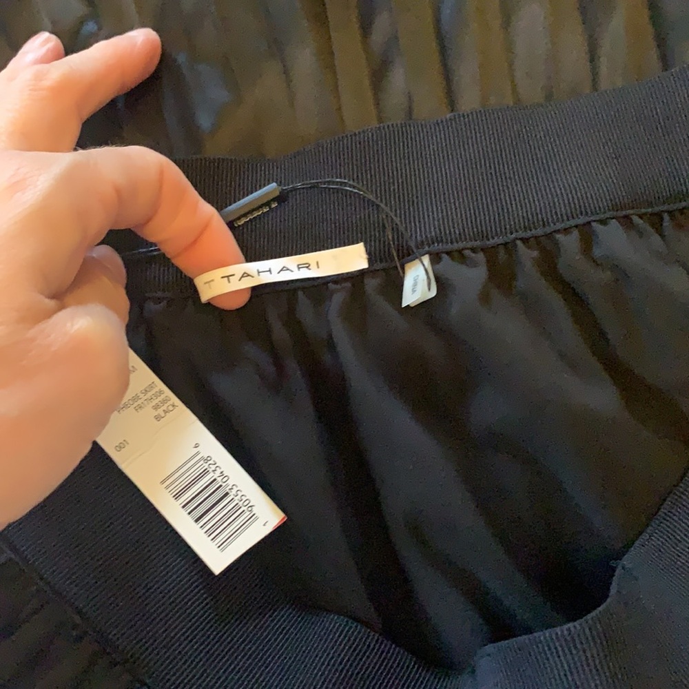 T TAHARI PHEOBE Black Satin Pleated Skirt size M - Picture 14 of 15